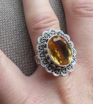 Zilveren ring gezet met Citrien in bewerkte setting 16.5 mm